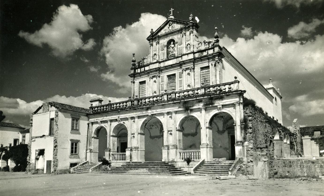 6 - Convento da Cartuxa, em Évora, restaurado na década de 1950 Corrida